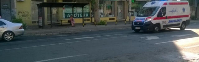 MLADIĆU OTVORENA GLAVA! Jeziva nesreća u centru Beograda, hitno prebačen na reanimaciju!