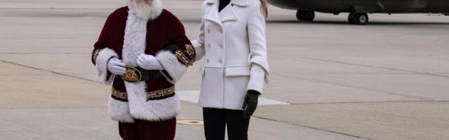 Melanija Tramp na sebi nosi 5.400 evra i samo njoj to uspeva: Prva dama uhvatila Deda Mraza pod ruku pa poslala poruku