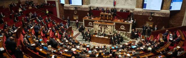 Parlament Francuske hitnim zakonom sprečio prekid finansiranja države jer nije doneo budžet