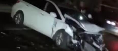 DŽIP U POTPUNOSTI SMRSKAN, DELOVI RASUTI SVUDA PO PUTU! Teška saobraćajka kod Vrčina: Stvaraju se zastoji i gužve u saobraćaju (VIDEO)