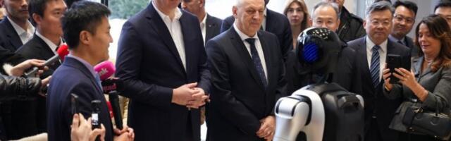 TEHNOLOGIJA BUDUĆNOSTI JE STIGLA: Luka, čovekoliki robot, pozdravio predsednika Vučića i pokazao šta sve zna (FOTO, VIDEO)