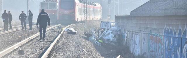 Građani Rakovice odali poštu ženi koja je stradala prelazeći prugu