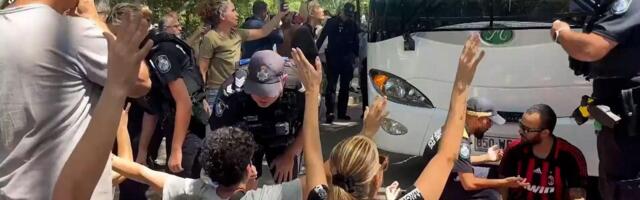 Demonstranti u Australiji pokušali da zaustave autobus jer su mislili da je u njemu iranski ženski fudbalski klub
