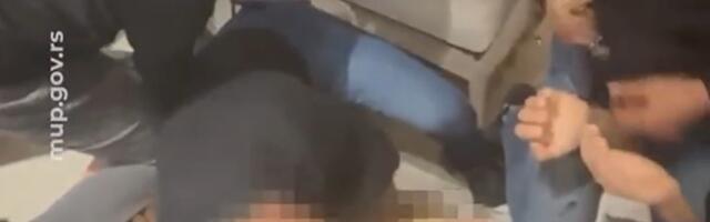 Oglasio se MUP o hapšenju u Galeriji: Ovako su "pali" Vračarci, uhvatili ih tokom primopredaje