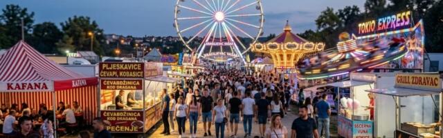 "Pre poručim garderobu preko Interneta, nego što se guram u gužvi": Da li omladina ide na vašare?