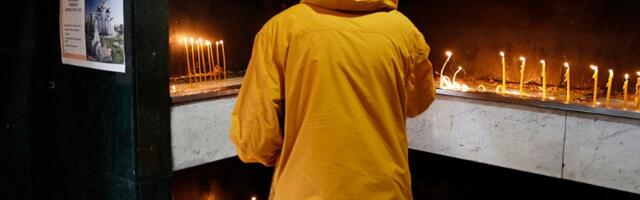 Protojerej pojašnjava kako se pale sveće u crkvi