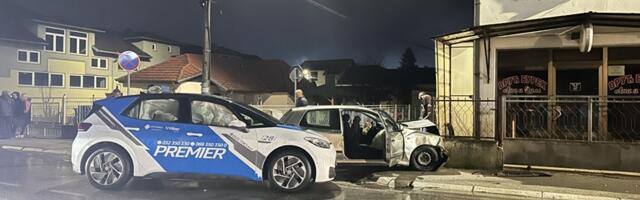 Sudarili se taksi i putničko vozilo  u centru Čačka