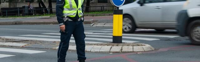Saobraćajni policajac OBOREN kada je pokušao da zaustavi vozilo sa PAPIRNIM TABLICAMA