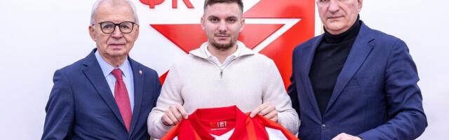 Dragan Bojat u majici sa likom generala Pavkovića došao na predstavljanje u Zvezdi /FOTO/