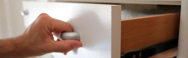 Mislila da su stare porodične uspomene u fioci: Otvorila je i pronašla dedinu tajnu u vrednosti od 5 miliona