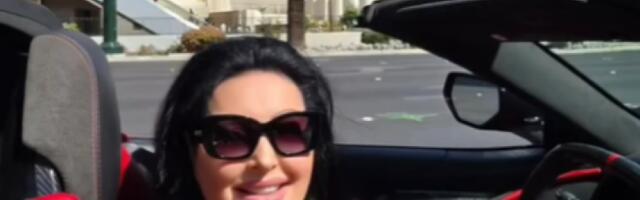 Dragana Mirković u mašini od 130.000 evra: Stala na prednje sedište i digla ruke uvis
