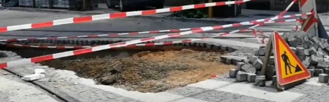 VESIĆGRAD Krater u rekonstruisanoj ulici na Dorćolu (VIDEO)