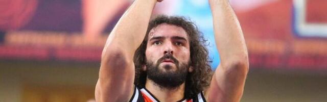 "SVI SU U PANICI" Bosanski košarkaš za "Blic" javlja situaciju iz Ukrajine: Ljudi u strahu čekaju sledeću noć