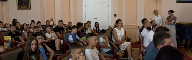 Deca iz Leposavića gosti grada Užica (VIDEO)