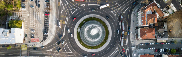 Koliko kolona u pogrešnom pravcu: pouke Petog oktobra i „crnogorskog scenarija“