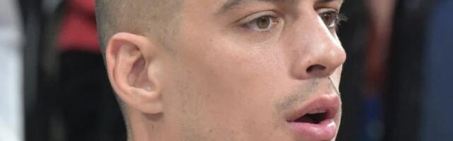 Ovde je Vujadin Savić prvi put uslikan nakon skandala sa transrodnom A.K.! Zavirite iza zatvorenih vrata proslave