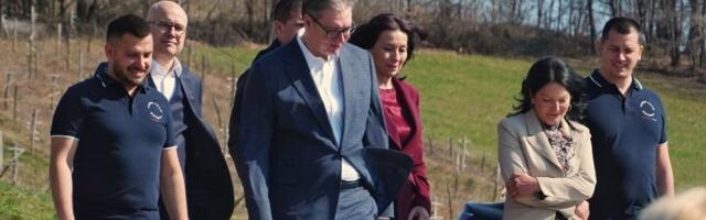 Vučićeva poruka odzvanja: Najvažnije da se ujedinimo i sačuvamo državu i porodicu