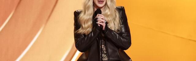 Šer saznala da ima unuku već 15 godina: Pevačicin sin dobio dete nakon avanture, sve priznao nakon predoziranja