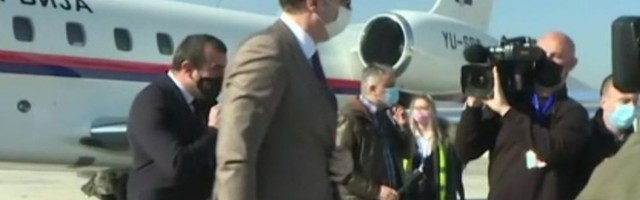 Vučić: Gradimo kovid bolnicu, nema vanrednog stanja!