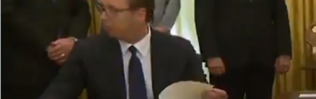 ZATO ŠTO JE PAMETAN Sećanje na Vučićevu "pobedu" u Vašingtonu (VIDEO)