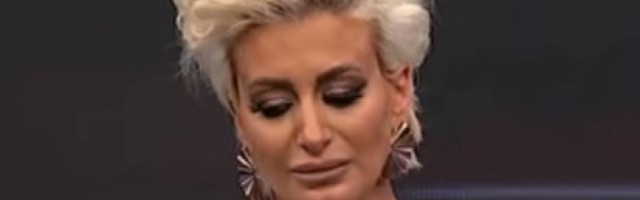 UZNEMIRUJUĆI SNIMAK! Dušica Jakovljević UTUČENA zbog JEZIVE SAORAĆAJKE - Automobil ga PREGAZIO i vukao po putu! B20 METARA! Ćerka juri za kolima... ŠOK