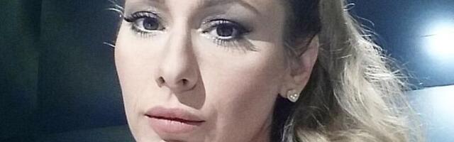 PRAZNIK RADA BEZ TRUNKE ŠMINKE: Kristina Radenković pokazala kako se opušta sa decom u prirodi, svi joj pohvalili izgled u PETOJ DECENIJI (FOTO)