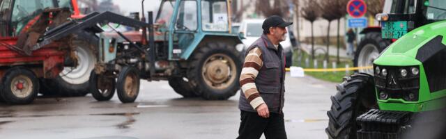 'Radikalizacija ako vlada neće da pregovara': Poljoprivrednici blokiraju puteve širom Srbije