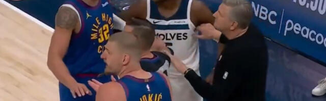 Varničilo na parketu: Jokić i Edvards u sukobu pred kraj utakmice (VIDEO)