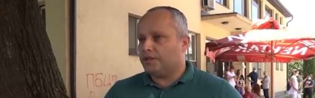 SJAJNA INICIJATIVA KRSTA JANJUŠEVIĆA I PRIVREDNIKA IZ PRIBOJA! Pomogli svim građanima koji čekaju na vakcinaciju u Novom Priboju! /VIDEO/