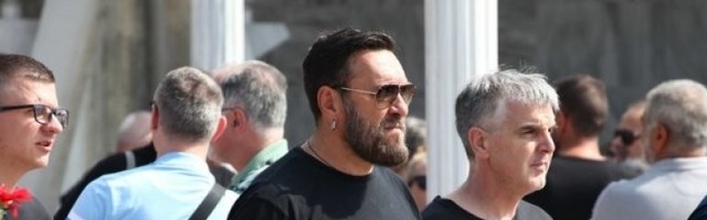 IGOR LAZIĆ NAŠAO 14 GODINA MLAĐU ŽENU! Pevač konačno pokazao SUPRUGU, a evo KAKO ona izgleda! (FOTO)