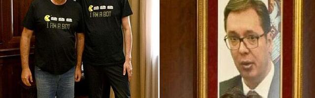 Gašić i Čadež u majicama na kojima piše “I ja sam bot”