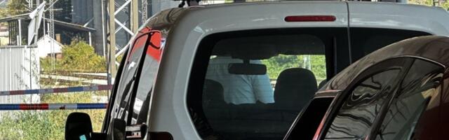 Eksplozija prepolovila muškarca! Delovi tela i dalje na peronu Železničke stanice u Čačku, policija blokirala sve prilaze (FOTO)