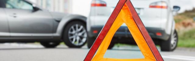 BAHATI VOZAČ DIVLJAO PO PUTU: Vozio u suprotnom smeru, umalo izazvao tragediju - JEZIV SNIMAK kruži internetom