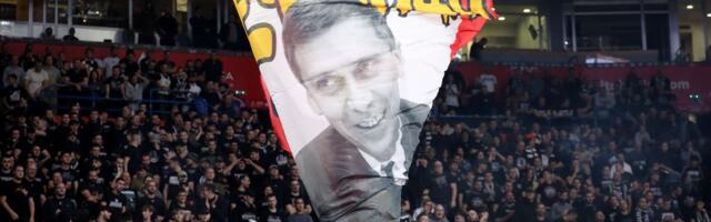 Pala zastava Grobara: Navijači Panatinaikosa se pohvalili "trofejom"