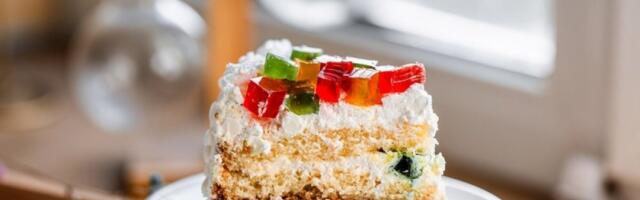 Starinski recept za tortu ruska salata: Raskošna, kremasta poslastica koja miriše na detinjstvo