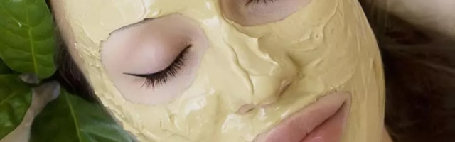 Kako koristiti Multani Mitti za tretiranje akni na licu?