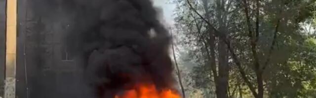 UZNEMIRUJUĆI SNIMAK: Žena stala pored vojnika dok su kupovali ručak, pa RAZNELA BOMBOM i sebe i njih! Otkriveno i KO JE ONA (VIDEO)