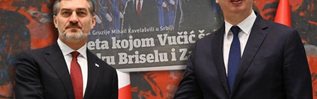 BLOKADERSKI MEDIJI PONOVO LAŽU! Posle spina iz CG da Vučić daje instrukcije Makronu, sad imaju novu teoriju: Dolazak Kavelašvilija Vučić smislio za 30 SEKUNDI