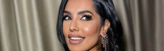 Blistala u zlatnom: Tanja Savić oduševila pesmom i odevnom kombinacijom na dočeku u Banjaluci (VIDEO)