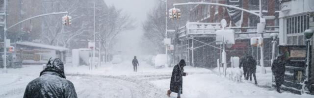 Ogromna snežna oluja na severoistoku SAD, stotine hiljada ljudi bez struje