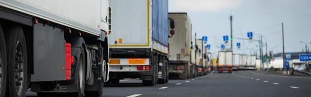 PRESEK STANJA NA PUTEVIMA I GRANICAMA: Teretnjaci čekaju sat vremena na izlazu iz Srbije na ovom graničnom prelazu