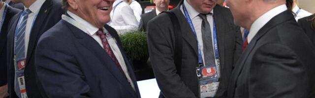 PUTINOV PRIJATELJ STIGAO U RUSIJU: Šreder na ekonomskom forumu u Sankt Peterburgu