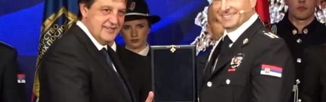 "Više niko ne može da razlikuje policajca od kriminalca": Francuski Mond piše o hapšenjima u Srbiji