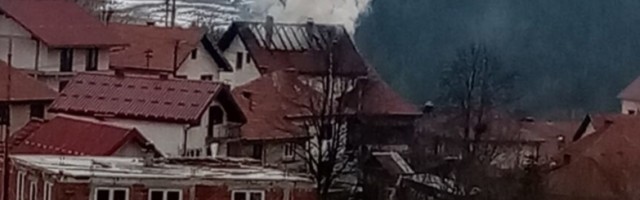 Požar u Novoj Varoši: Gori porodična kuća!
