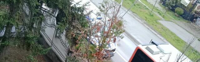 Sudar autobusa i automobila na raskrsnici Mlinske i ulice Nikole Skobaljića, semafori nisu radili