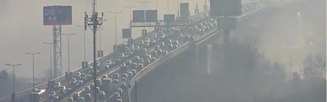 KOLONE NA GAZELI, PANČEVCU I KOD AUTOKOMANDE: Jutarnji špic u Beogradu, saobraćaj usporen u ovim delovima grada (foto)