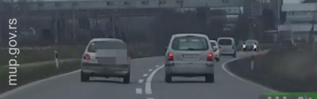 POGLEDAJTE NASILNIČKU VOŽNJU BAHATOG VOZAČA IZ ČAČKA! Pežoom obilazio vozila na punoj i vozio u pijanom stanju! (VIDEO)