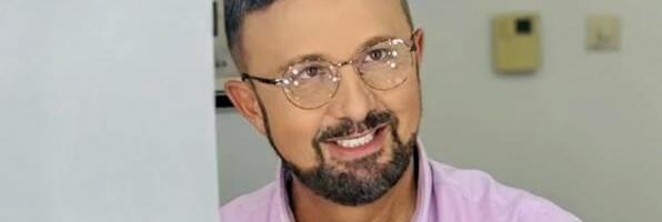 VODITELJA GRANDA NAKON OTKAZA VIŠE NIKO NE PREPOZNAJE Razveo se i promenio lični opis, a još uvek ima samo jedan cilj: I dalje želim da usvojim dete (FOTO)