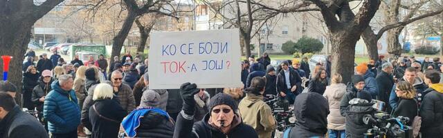 VIDEO: Advokati protestovali ispred novosadskog suda zbog usvajanja "Mrdićevih zakona"