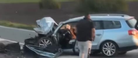 OD SILINE SUDARA OTPALA VRATA AUTOMOBILA! Teška saobraćajna nesreća na putu Kovin - Smederevo: Stvaraju se gužve, pogledajte samo ŠTETU! (VIDEO)